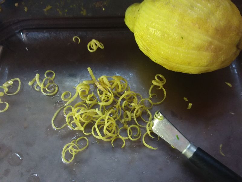 Cuisine méditerranéenne sous les arbres