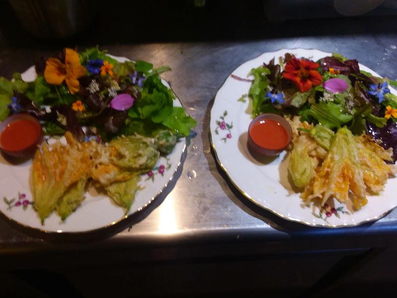 Plat méditerranéen fleuri